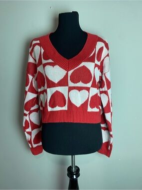 Heart-Pattern V-Neck Cropped Sweater in Red and White
